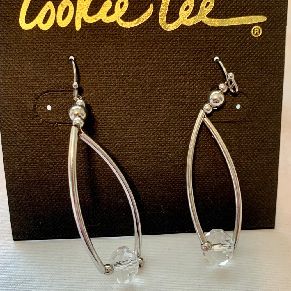 Unique and beautiful dangling crystal earrings!